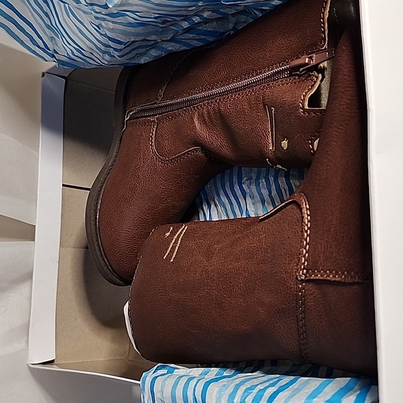 NIB- Carter's Toddler Tall Brown Cat Boots Size 7 - Picture 6 of 6